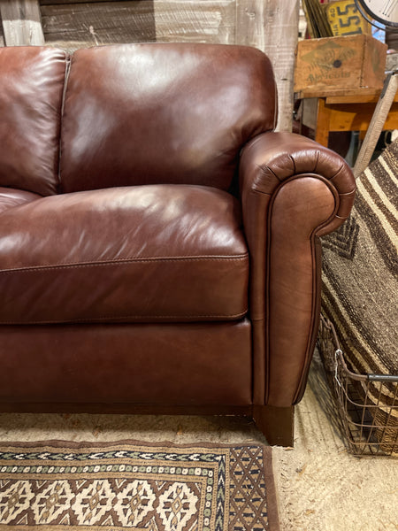 Rich Chestnut Leather Sofa – Timeless Comfort & Style