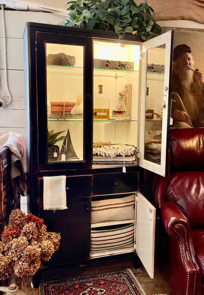 Mid-Century Metal Display Cabinet – Distress Black
