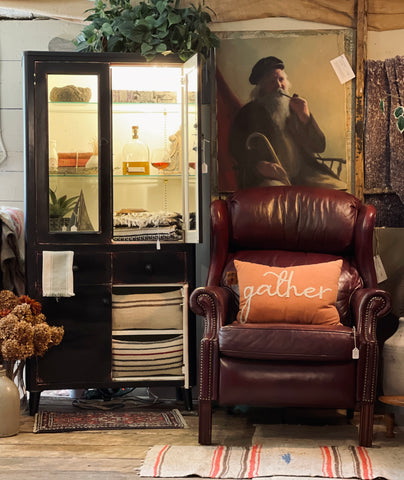 Mid-Century Metal Display Cabinet – Distress Black