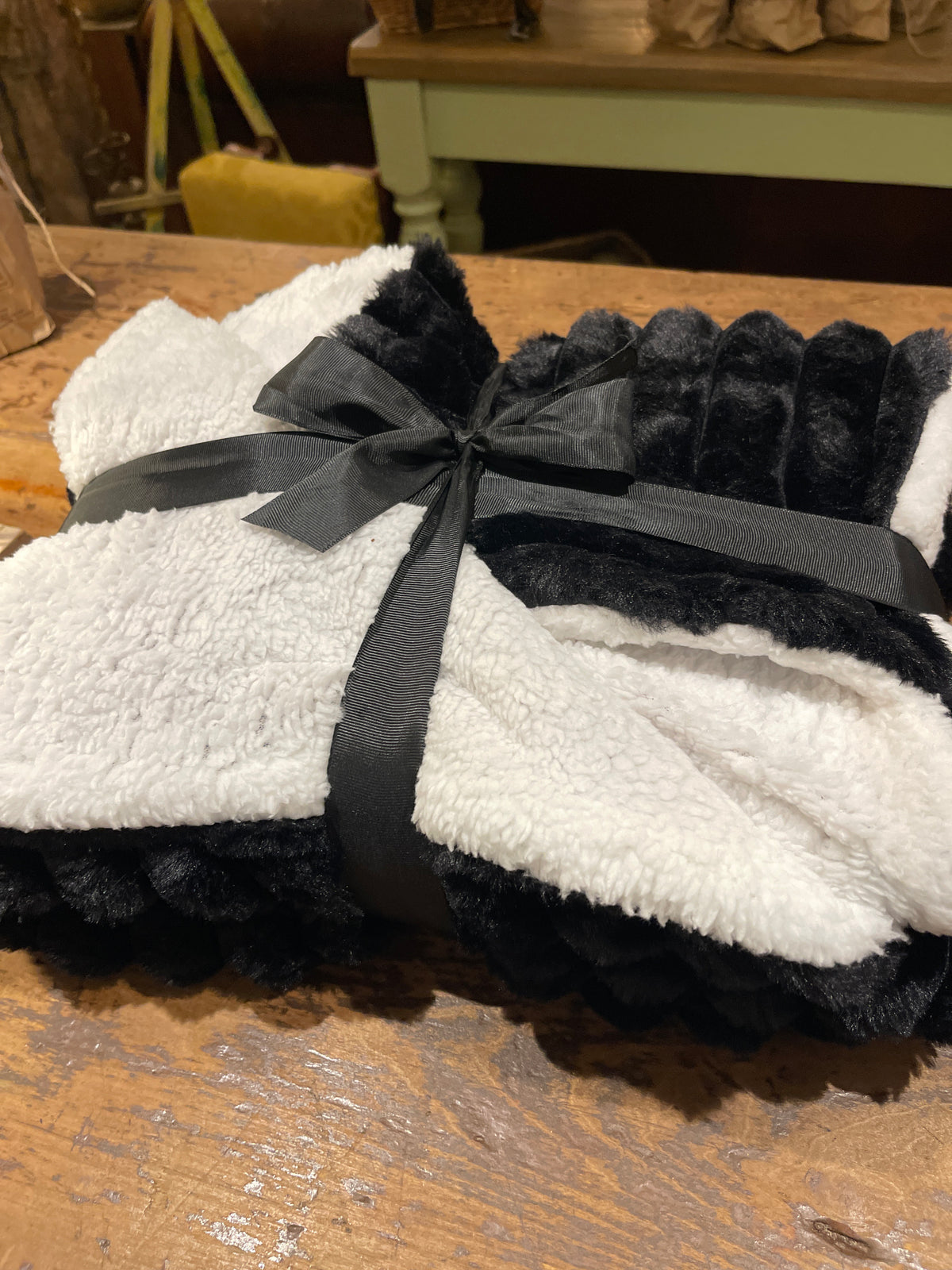 Faux Fur Throw Blanket - 50" x 60