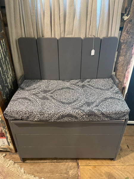 Farmhouse Storage Bench in Ash Gray Finish – Solid Wood with Lift-Top Seat