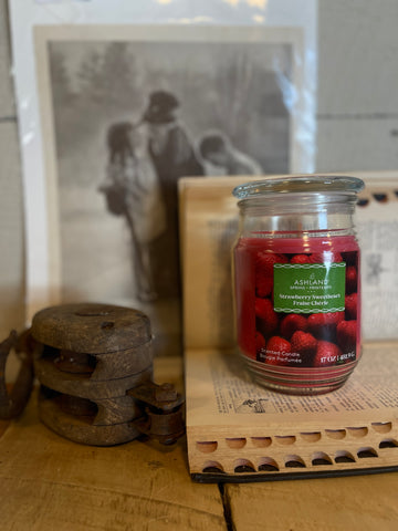 Strawberry Sweetheart Scented Candle