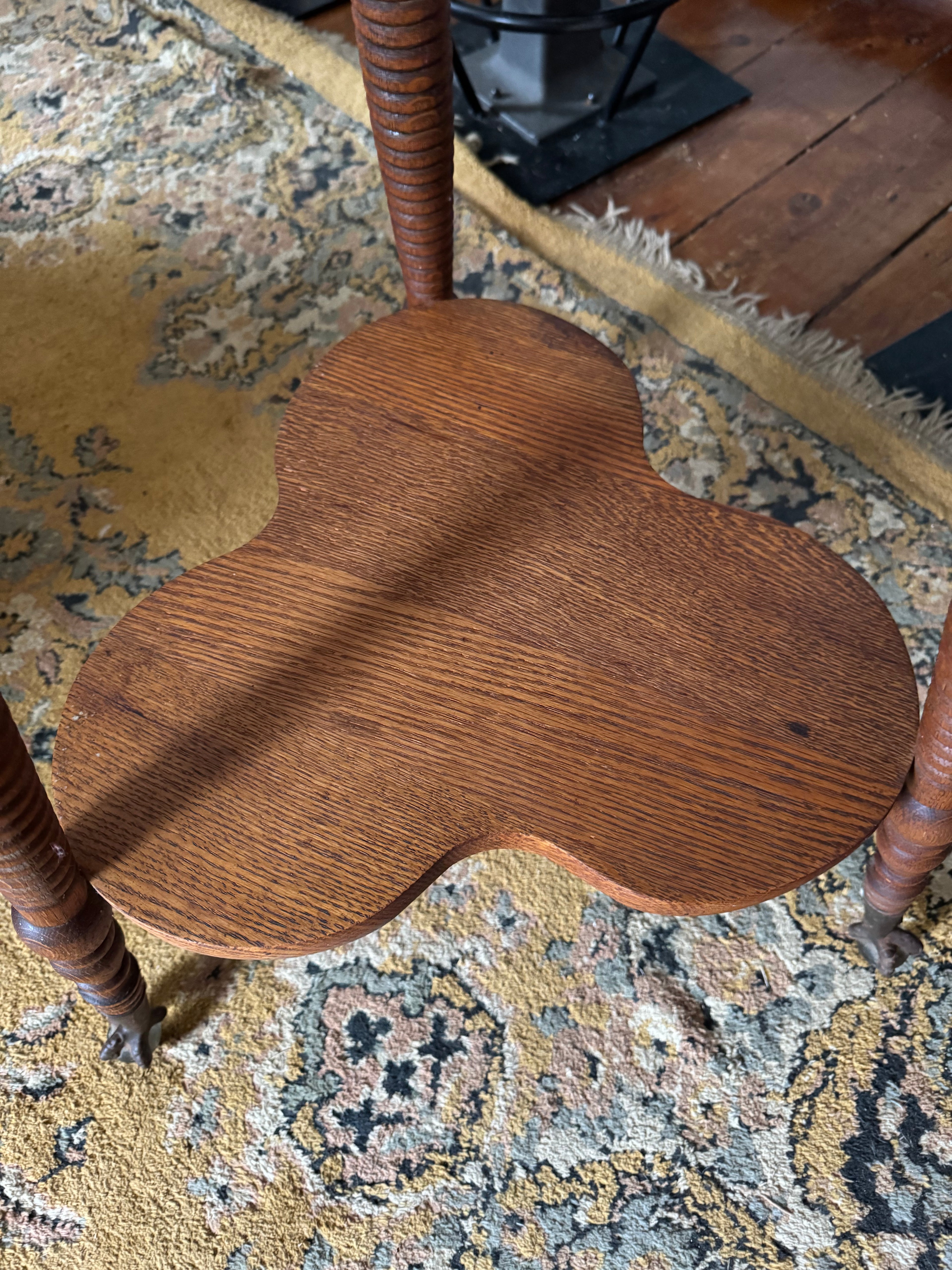 Early American Clover Table
