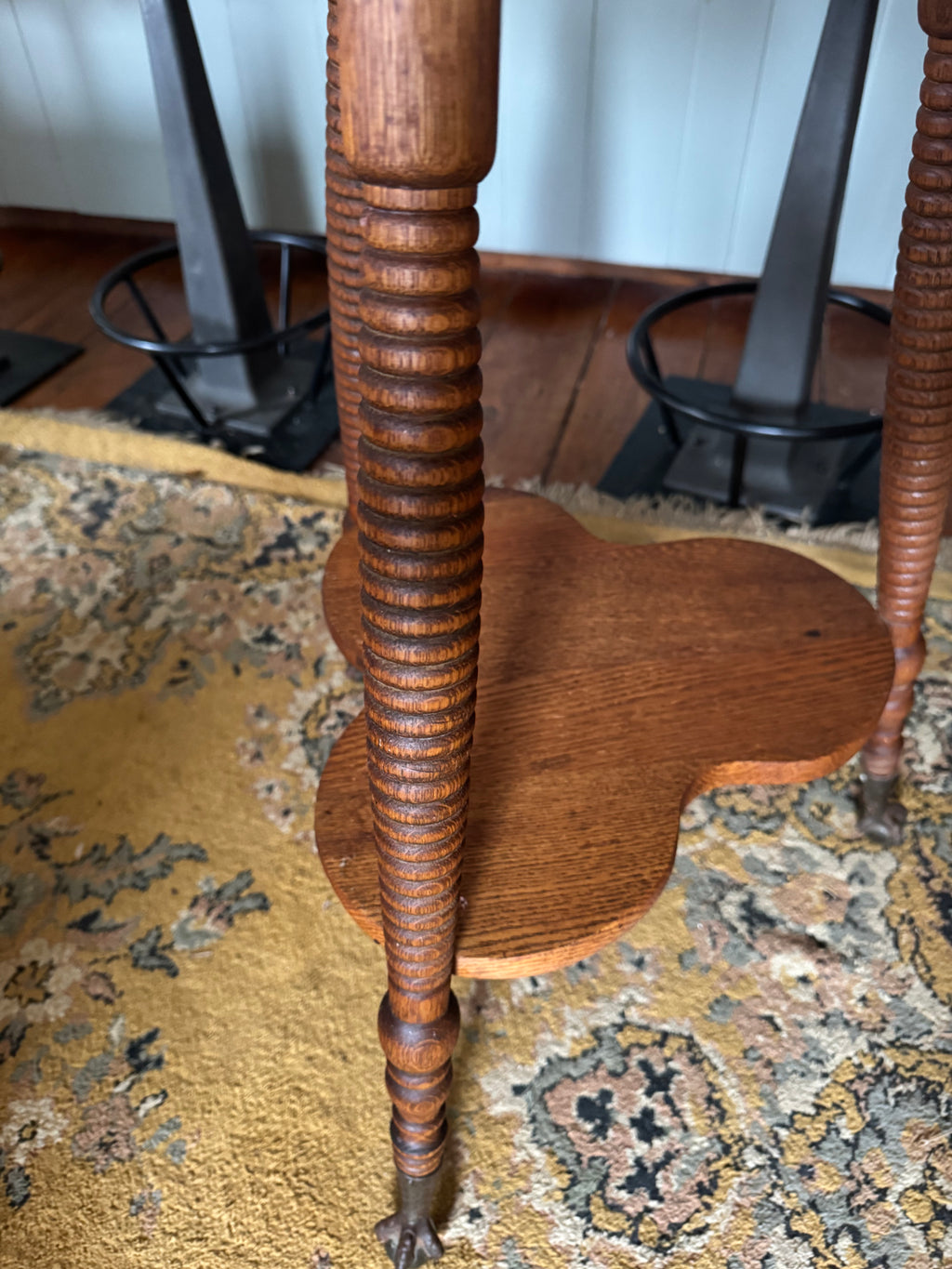 Early American Clover Table