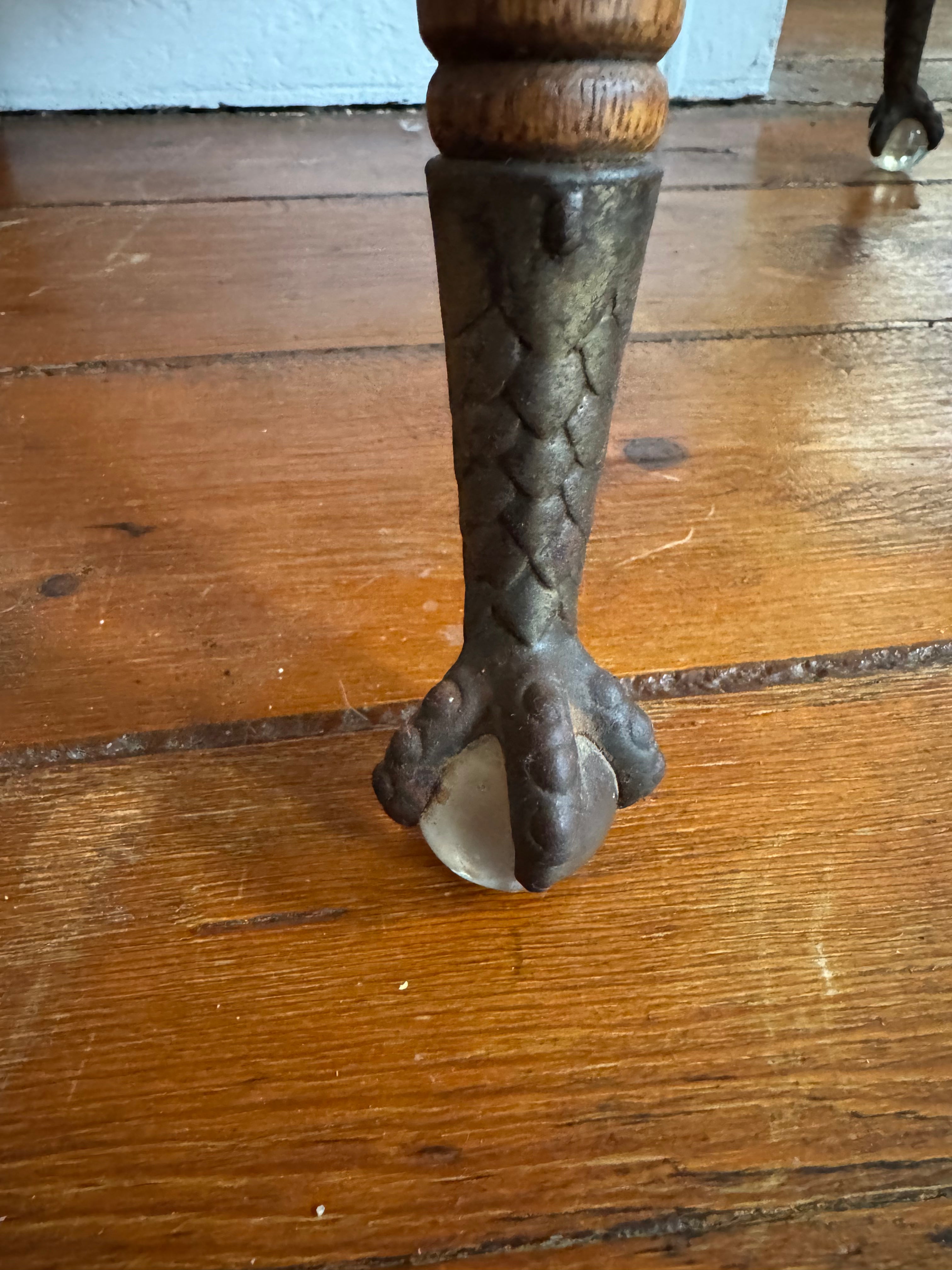 Early American Clover Table