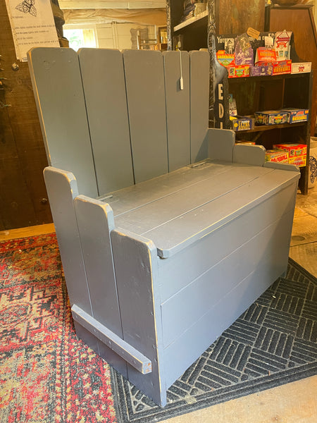 Farmhouse Storage Bench in Ash Gray Finish – Solid Wood with Lift-Top Seat