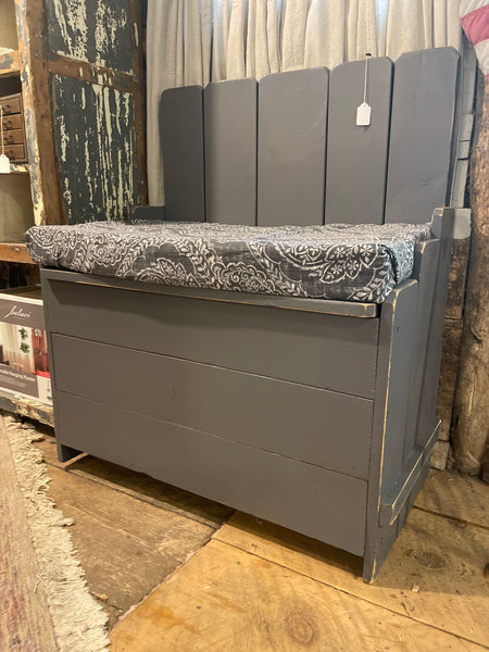 Farmhouse Storage Bench in Ash Gray Finish – Solid Wood with Lift-Top Seat