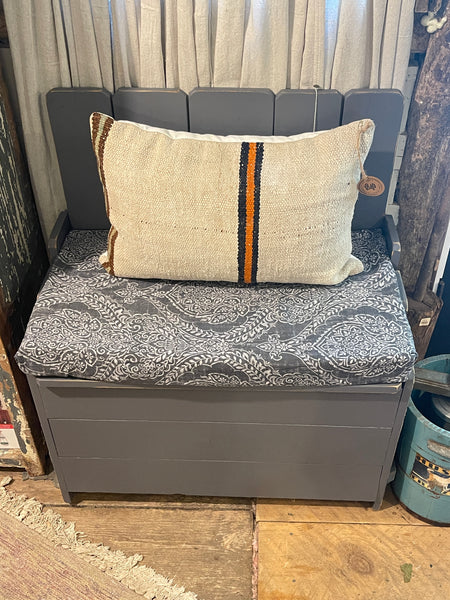 Farmhouse Storage Bench in Ash Gray Finish – Solid Wood with Lift-Top Seat