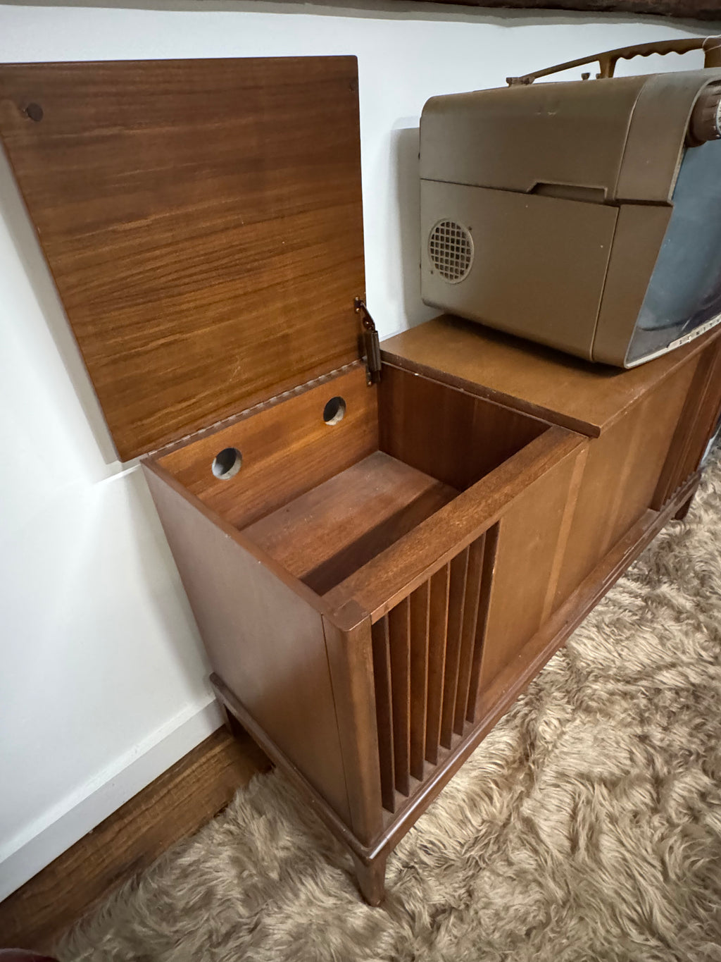Vintage Mid-Century Stereo Console / Credenza
