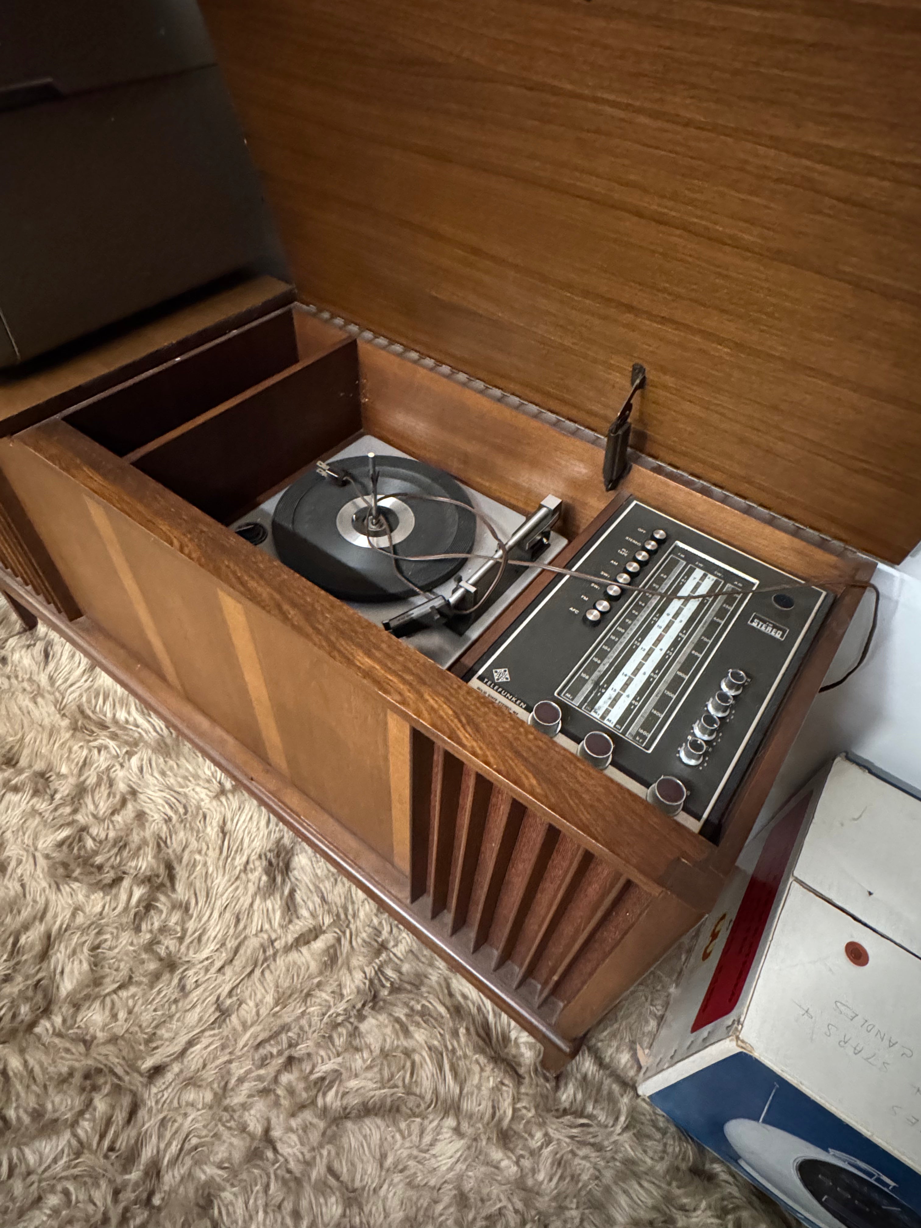Vintage Mid-Century Stereo Console / Credenza