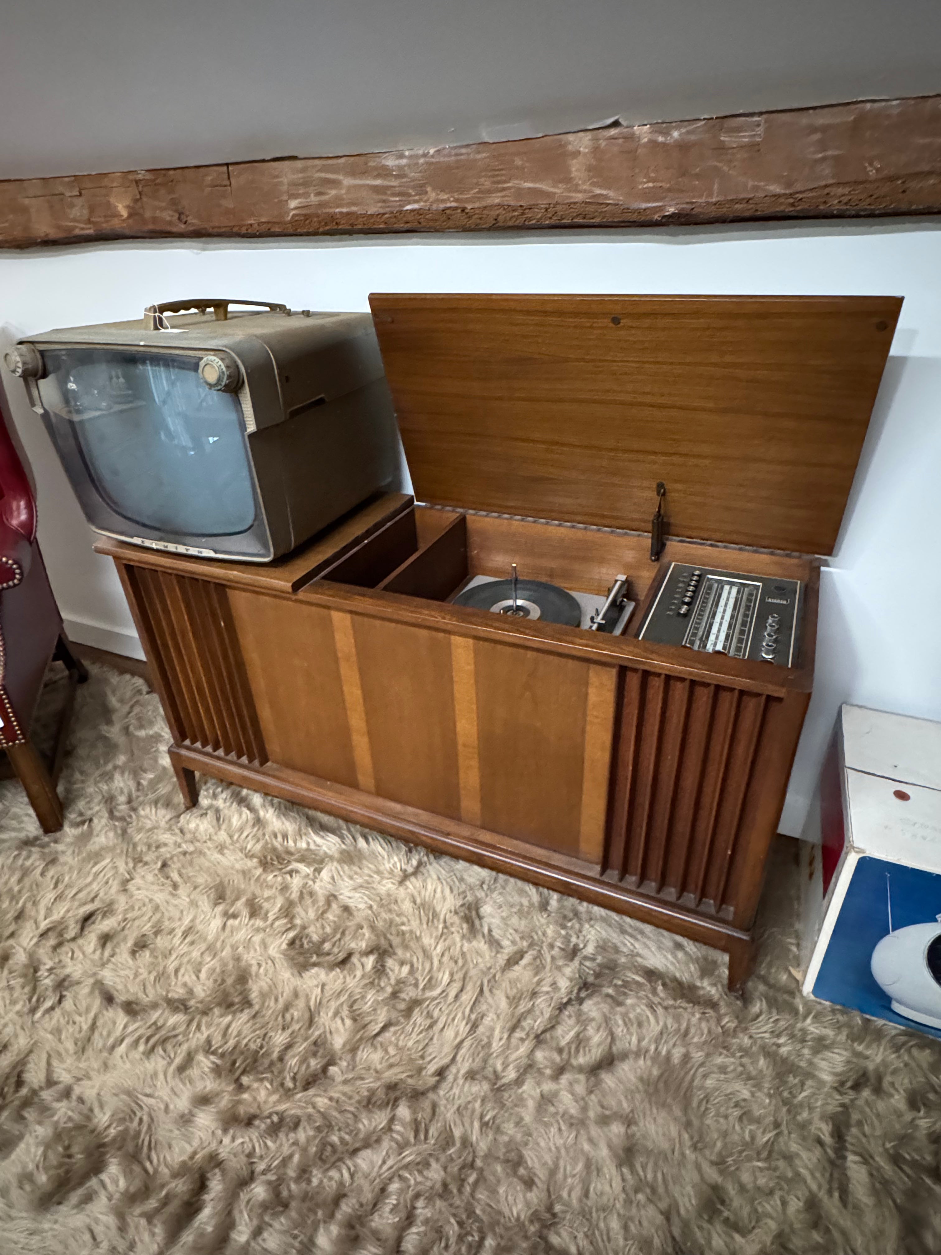 Vintage Mid-Century Stereo Console / Credenza