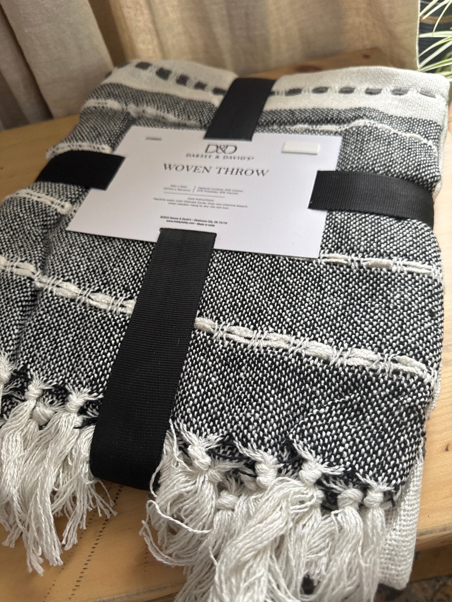 Black & White Woven Throw Blanket – Blankets by The Olde 1840