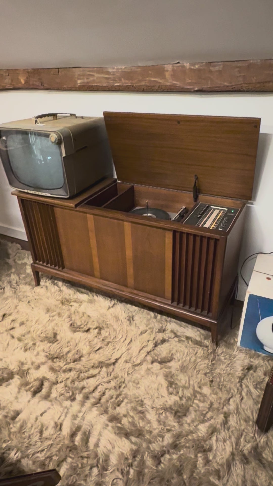 Vintage Mid-Century Stereo Console / Credenza