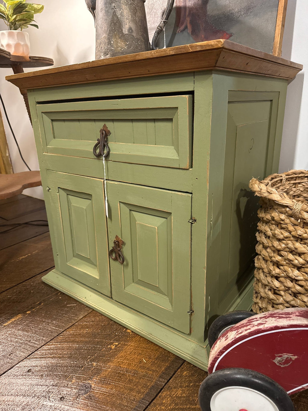 Sage Side Table – Furniture by The Olde 1840