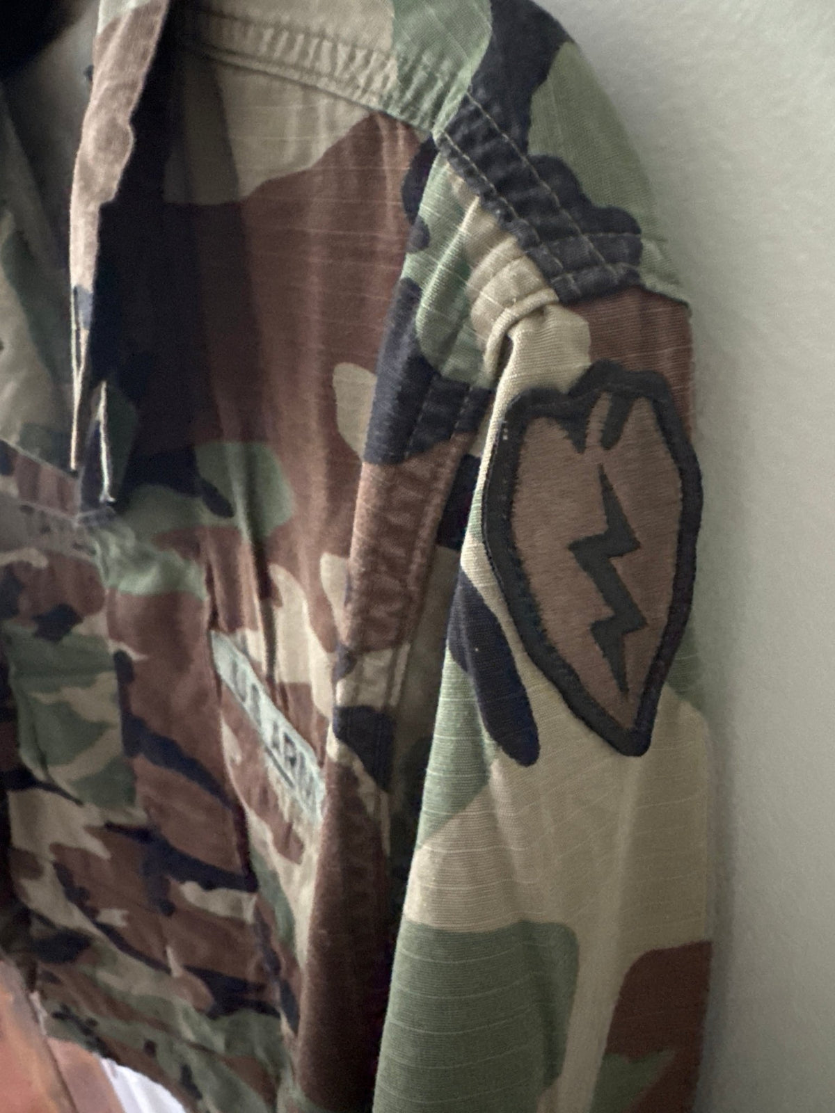 US Army Combat Jacket Mens Camo Woodland Hot Weather Military Coat Medium Regular – Clothing by The Olde 1840