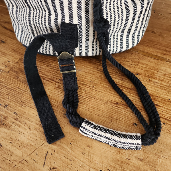 Stripe Pouch Bag Shoulder-pack