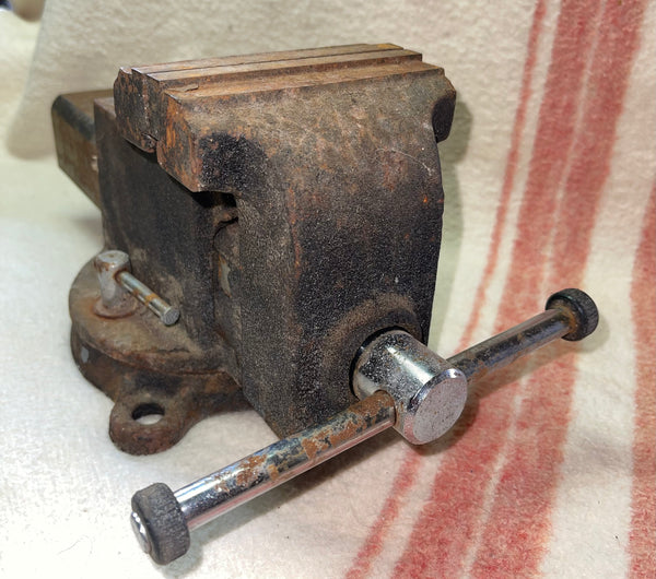 Vintage Bench Vise Taiwan 4'' Jaws Anvil plate Old Tool Vice